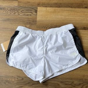 The North Face Women's Hydrenaline 2000 Shorts